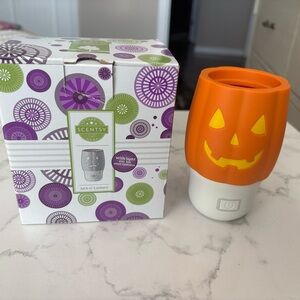 Scentsy Pumpkin Face Mini Warmer - Orange & White